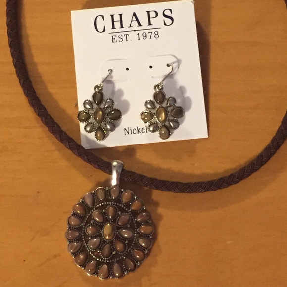 Matching neckless and earrings