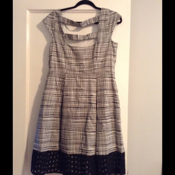 Dress - Picture 2 of 3