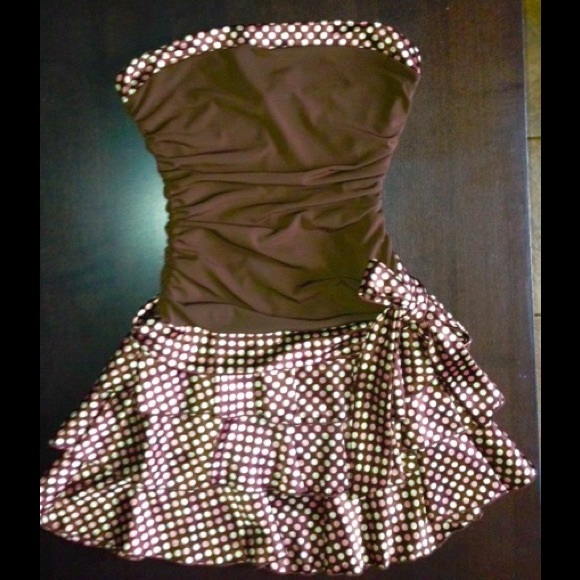 Brown strapless ruffle dress with polka dots