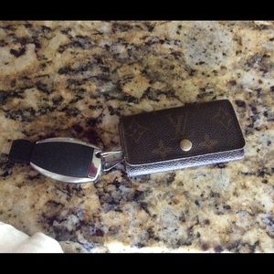 Louis Vuitton Monogram Canvas 4 Key Pouch.
