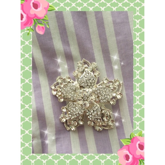 Diamonds flower pin