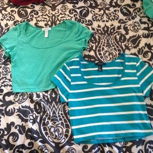 2 crop tops