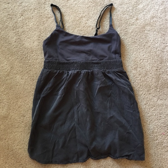 Lululemon workout top.
