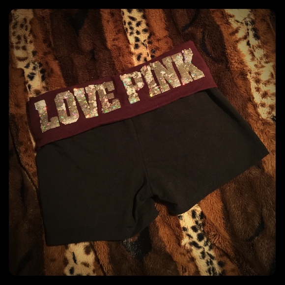 PINK yoga shorts 🔥