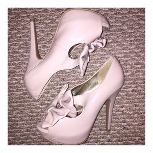 Nude Bow Heels