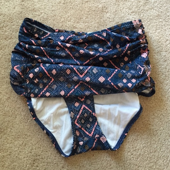 NWOT - UO hight waisted swim bottom.