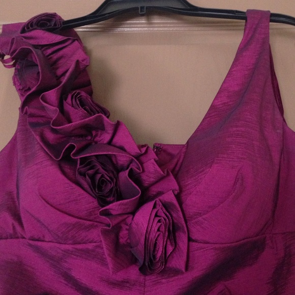 Ladies dress. - Picture 2 of 4