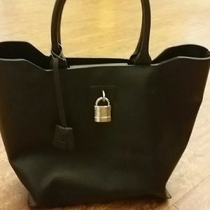 London fog tote in black