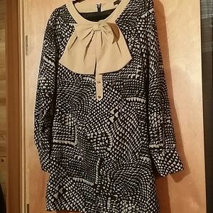 Shift dress with bow detail