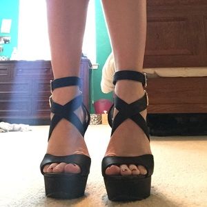 Black Steve Madden wedges