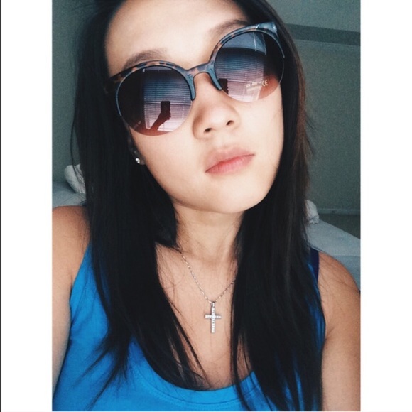 • Retro Cateye Sunnies • - Picture 4 of 4