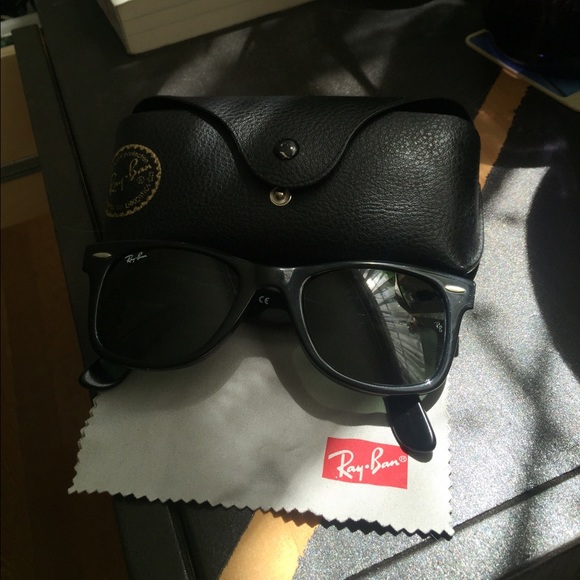 🕶 Black ray ban wayfarers 🕶