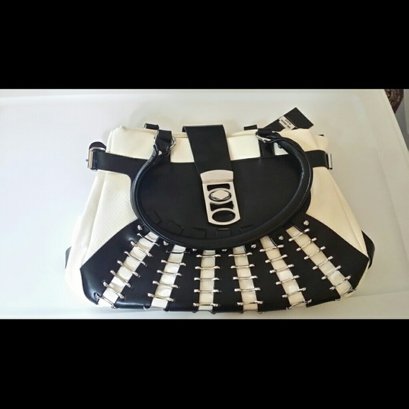 Black and white hand bag. Trade 40.00