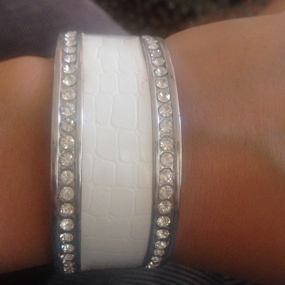 Guess - Picture 2 of 2