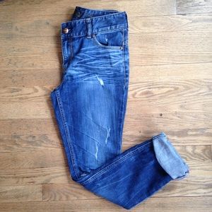 Distressed Straight Fit Jeans
