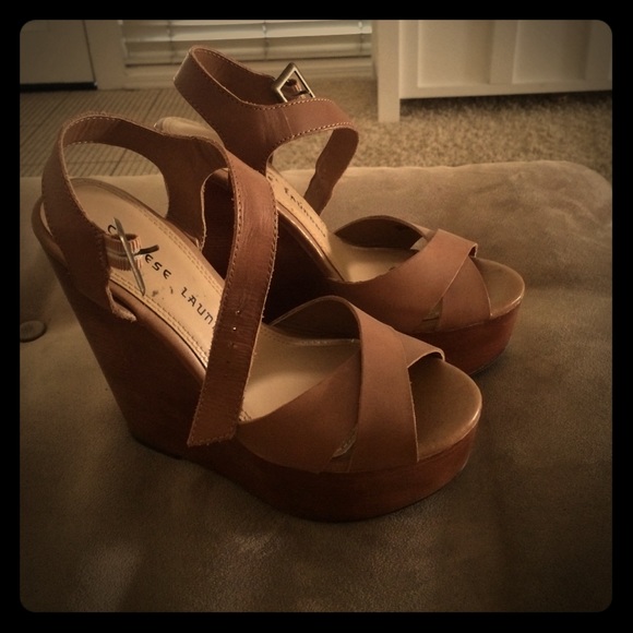 Chinese laundry brown wedges ( like new)