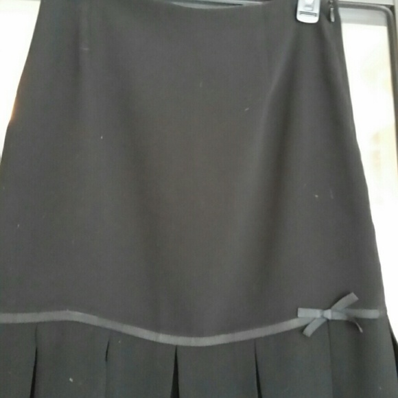 Drama black skirt. Very flirty, great movementdram