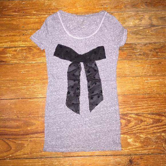 AE Bow shirt SMALL NEVER WORN
