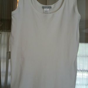 White fitted top scoop neck