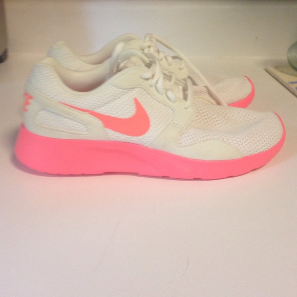 NWOT Nike shoes