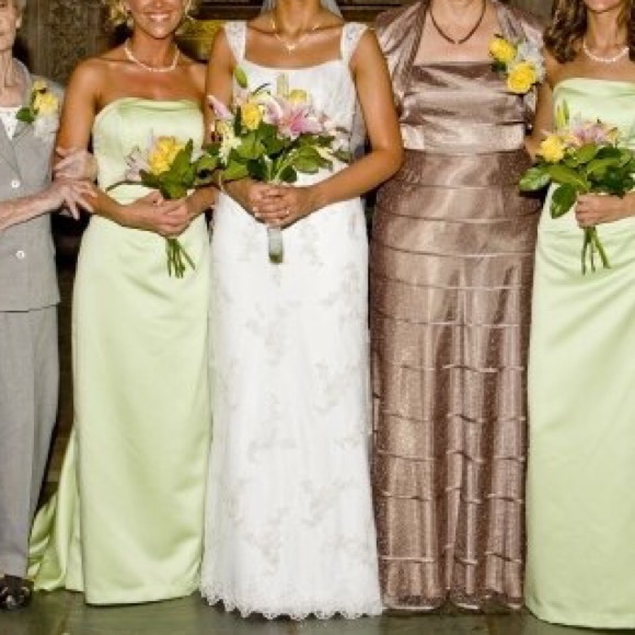 PRICE DROP🎉🎉🎈Gorgeous white wedding dress - Picture 2 of 4