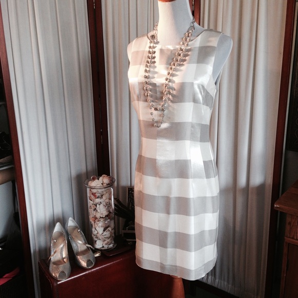 Dress  white and gray 67% rayon night out