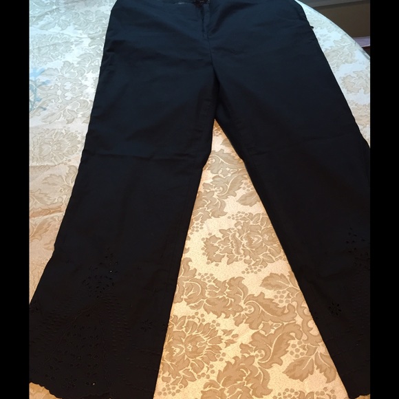 Gap black capris, so pretty!! Price drop!