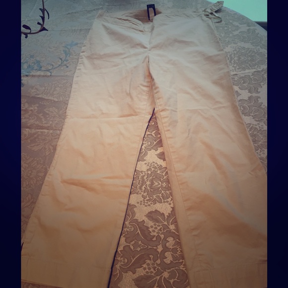 Gap beige capris, nice & lightweight!! Price drop!