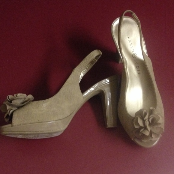 Tan Peep Toe Pumps/Heels with flower accent! - Picture 2 of 4