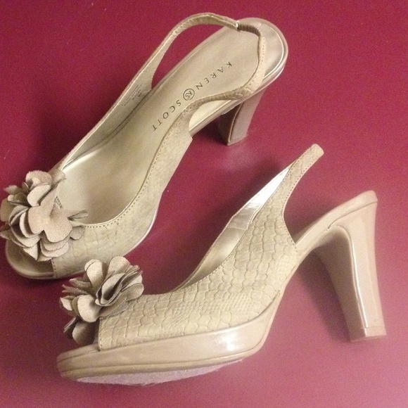 Tan Peep Toe Pumps/Heels with flower accent! - Picture 3 of 4