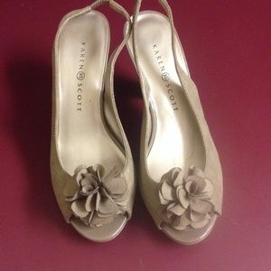 Tan Peep Toe Pumps/Heels with flower accent!