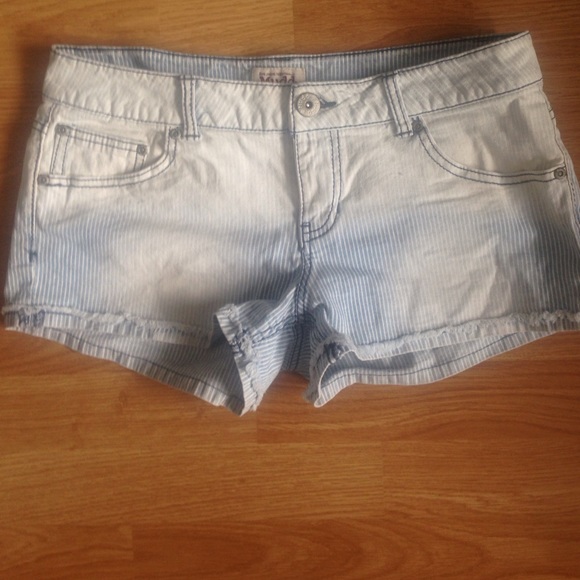 Acid washed stripped shorts