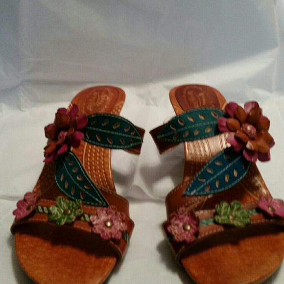 Multicolored sandal, slip on, decorated with