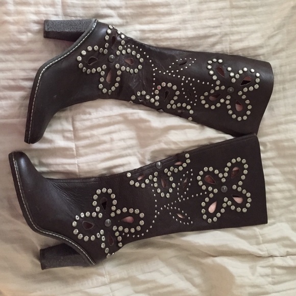 N.Y.L.A Tiara boots
