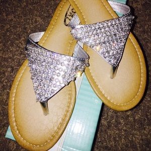 SOLD! NWT PERFECT JEWELED SANDLES💞BEAUTIFUL💞