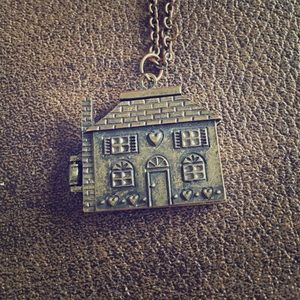 "There's no place like home" necklace