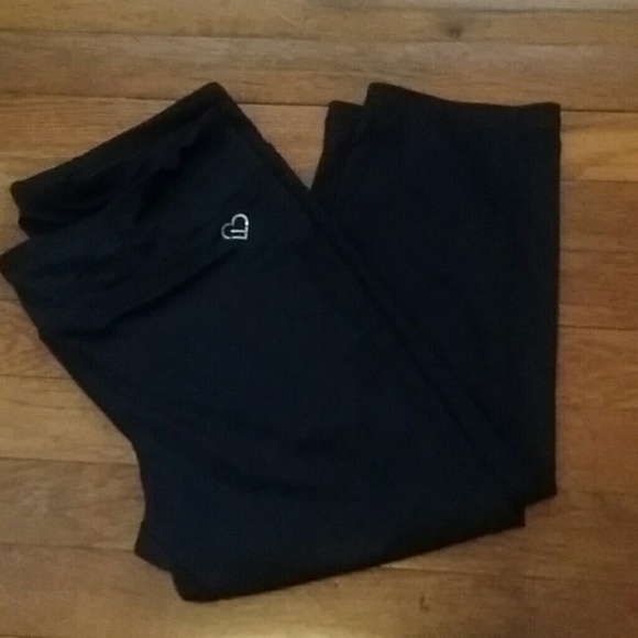 Black Capri yoga pants