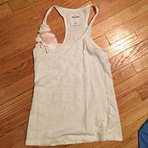 Abercrombie cream tank with flower