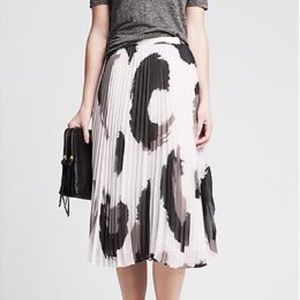 Pleated midi skirt