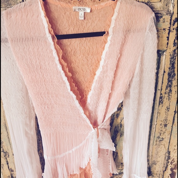 Beautiful cross-tie silk cache top