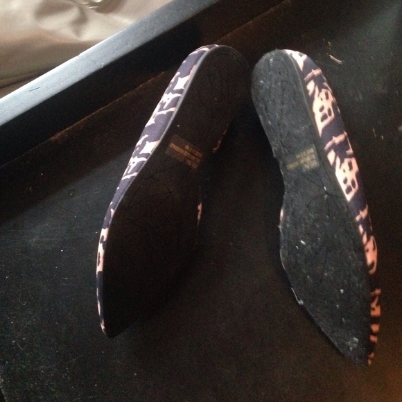 Shoes - Picture 2 of 3