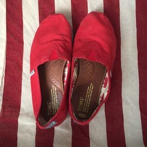 Red Toms size 6.5