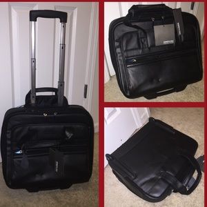 Kenneth Cole 🎀 Keep On Rollin - Lap Top Case.....