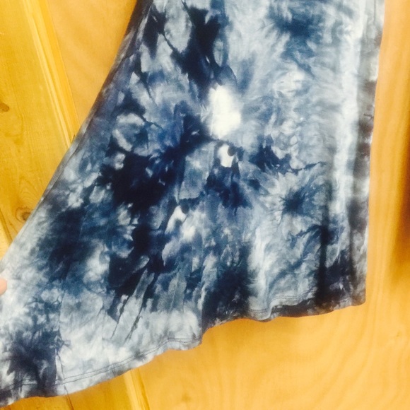 🌺HP 8/6🌺TIE DYE BELL BOTTOMS IN BLACK OR BLUE - Picture 4 of 4