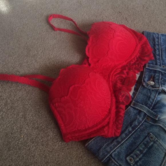 ♦️JUST ADDED♦️NWOT Pink VS lace bralette M