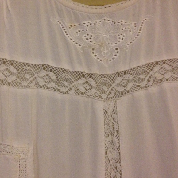 Cute white dress - Picture 2 of 3