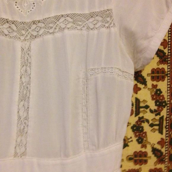 Cute white dress - Picture 3 of 3