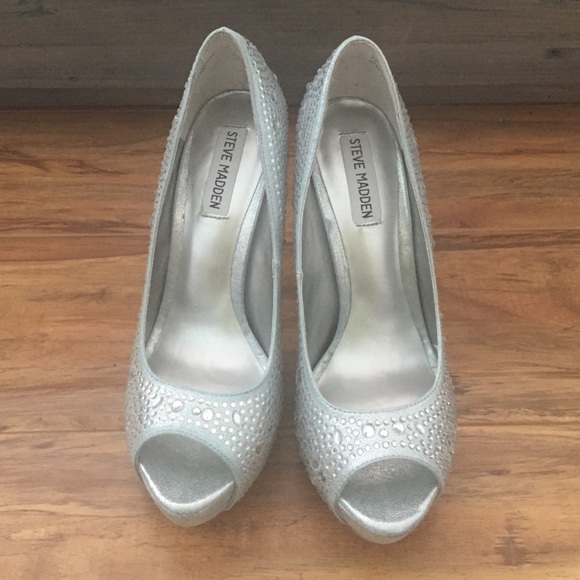 Powder blue bridal bejeweled shoes - Picture 2 of 4