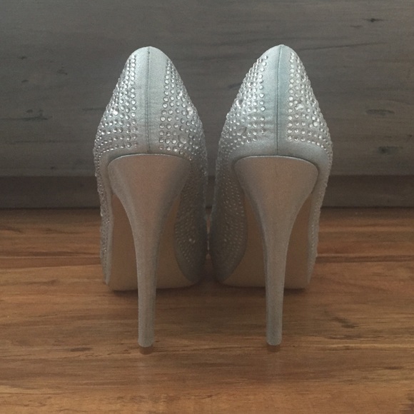 Powder blue bridal bejeweled shoes - Picture 3 of 4