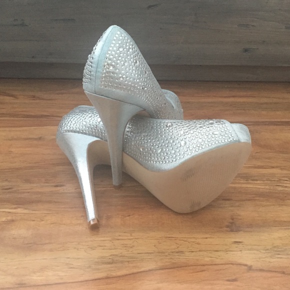 Powder blue bridal bejeweled shoes - Picture 4 of 4